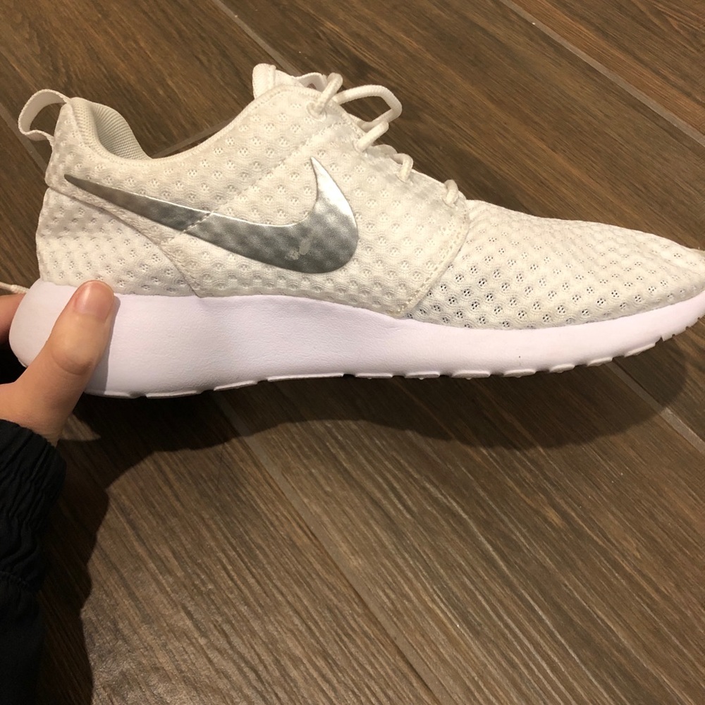 Off white Nike Roshe